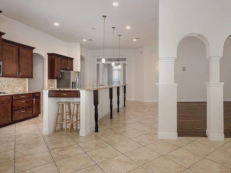 46 Caprice Bend Pl — Photo 11