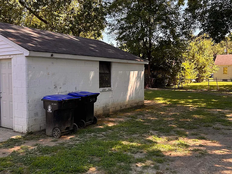 1605 Earl Ave — Photo 33