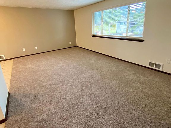 4th image of 5912 158th Avenue Ct E APT D