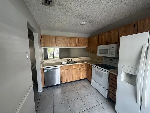 300 Kent Pl — Photo 6