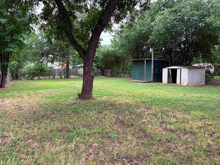 2405 Inglewood Dr — Photo 13