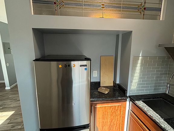 5th image of 244 Allen St #5