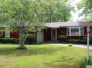 26 Cherokee Trl, Ridge, NY 11961