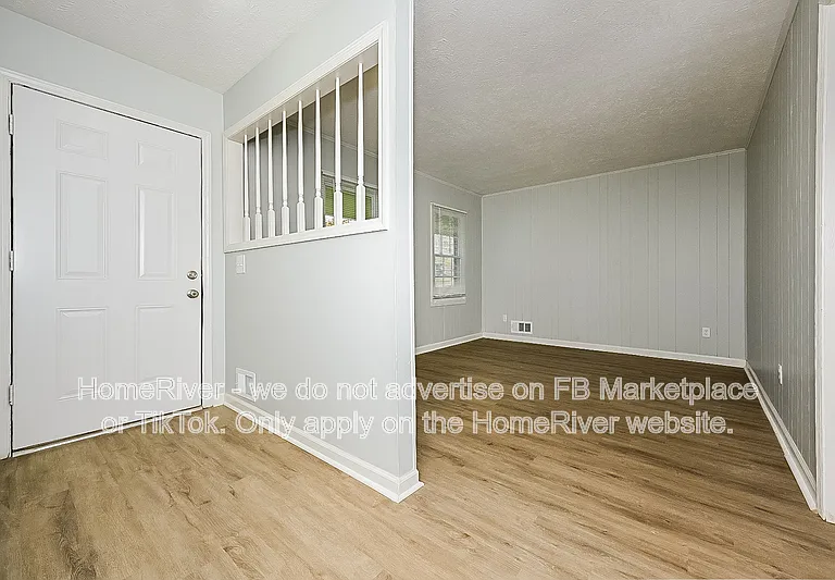 126 Amberwood Ln — Photo 2