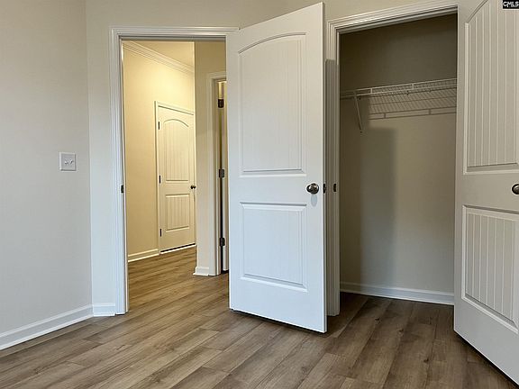 4th image of 938 Glenwillow Ln