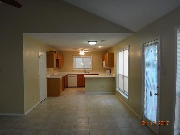 3rd image of 1109 Cardinal Oaks Dr