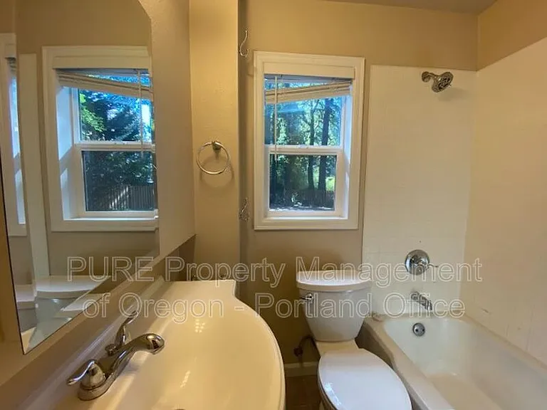3550 Lake Grove Ave — Photo 15