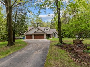 3196 Hidden Pond Rd, Green Bay, WI 54313