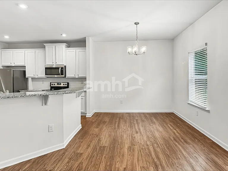 516 Woodall Rd — Photo 5
