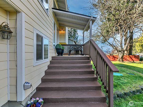 3rd image of 2025 NW Mulholland Boulevard