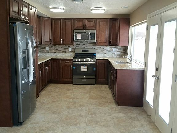 2nd image of 504 N Torrey Pines Dr