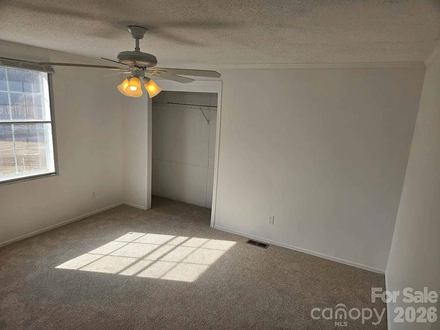 3 bed, 1904 sqft, $1,995 — Photo 3