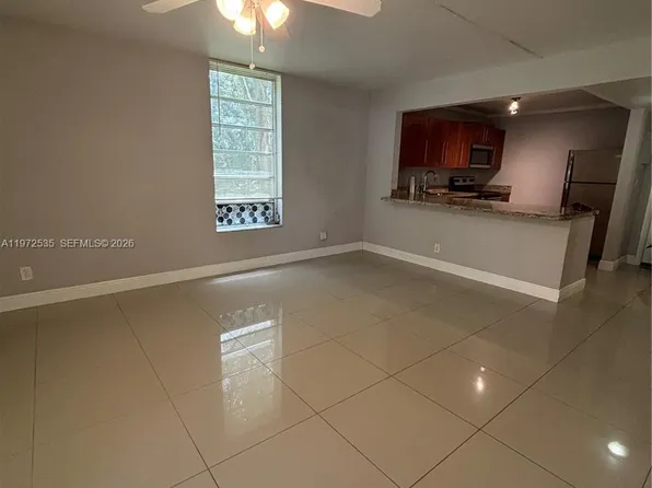 400 Commodore Dr APT 107, Fort Lauderdale, FL 33325
