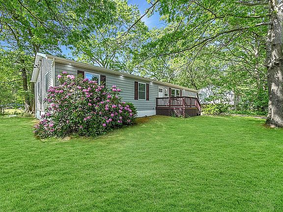 3rd image of 20 Beach Ln