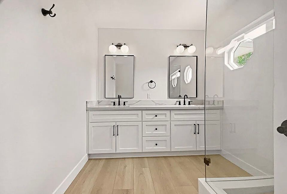 1st image of 1322 Lovell Ave #1D