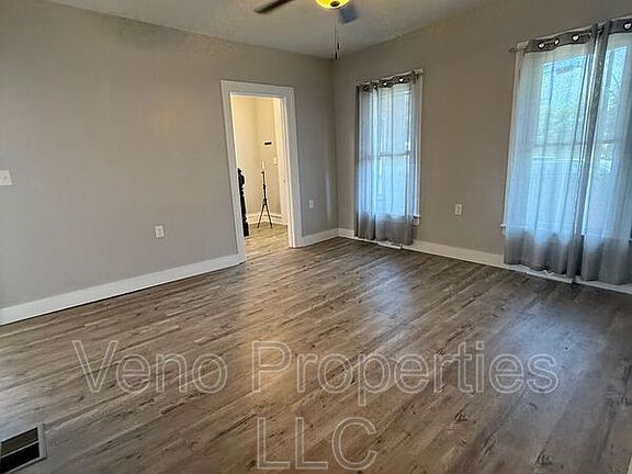 5th image of 81 Bath St