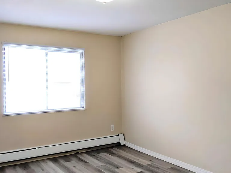 1067 Van Dyke St — Photo 12