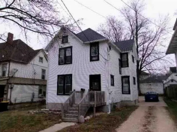 1113 S Chicago Ave, Freeport, IL 61032