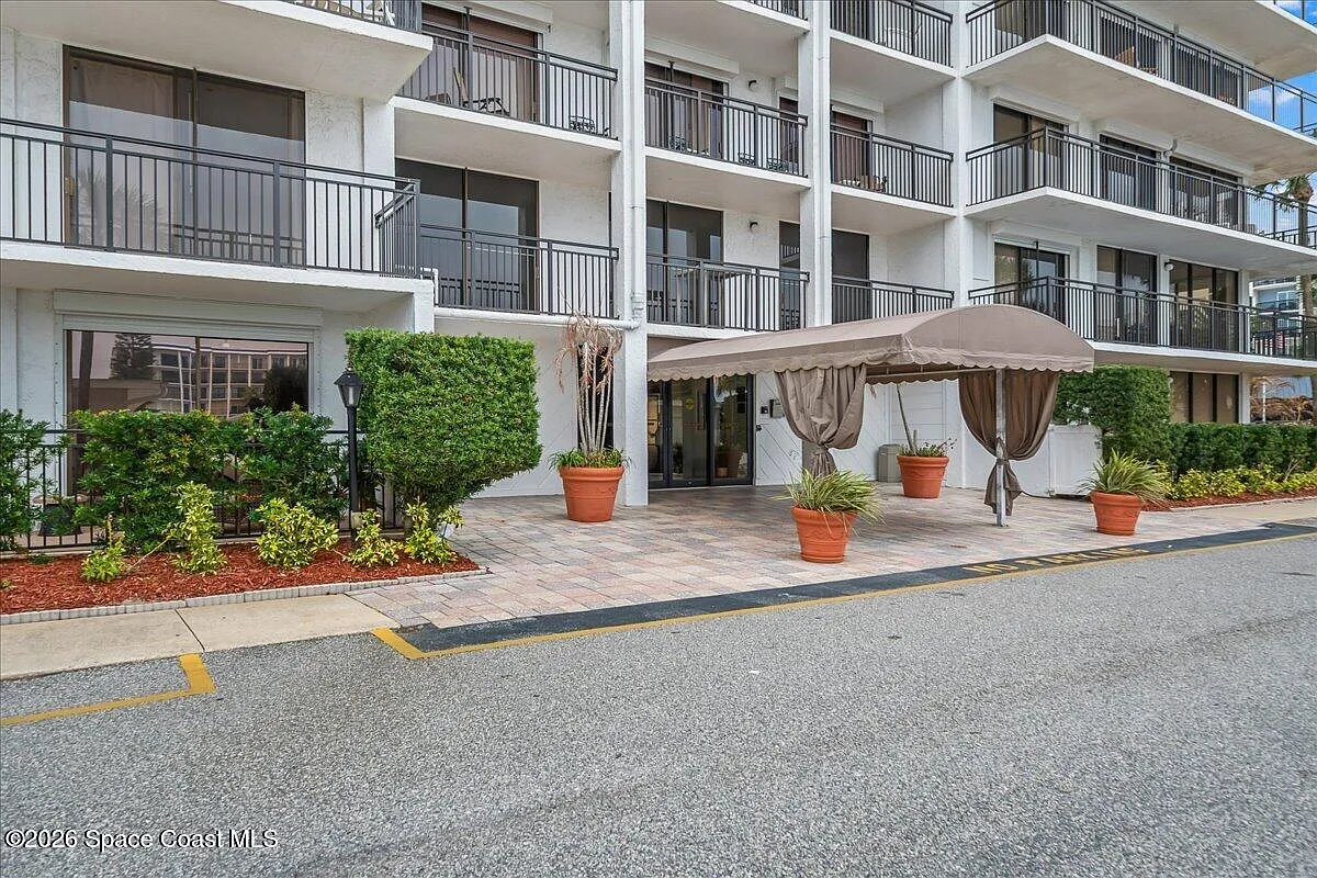1 bed, 1.0 bath, 900 sqft, $1,950 — Photo 1