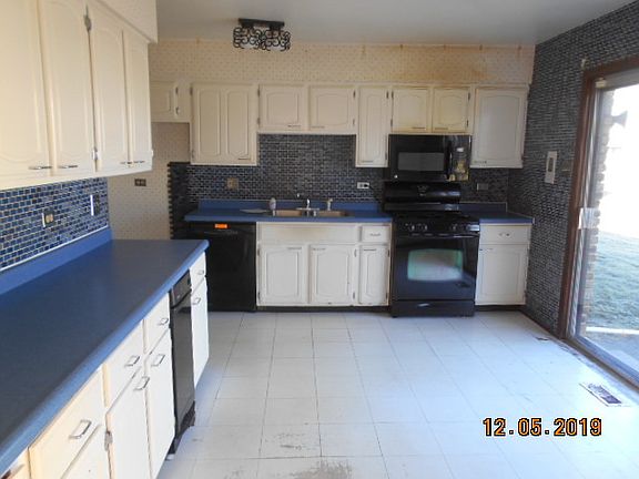 4th image of 946 E 192nd Pl