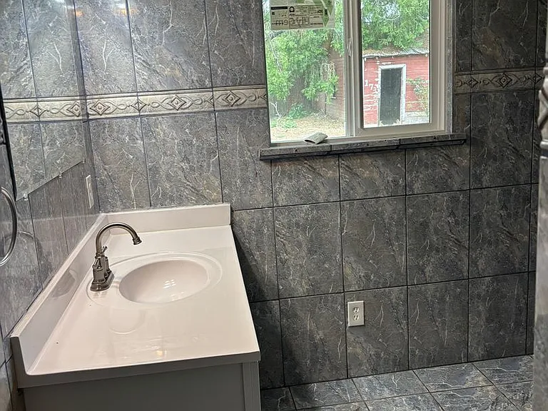 17 Hollis Ln — Photo 9