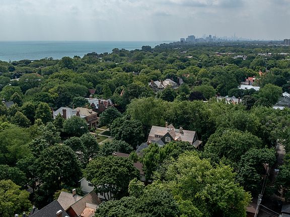 Aerial view of LakeShore Historic District overlooking beautiful Lake Michigan