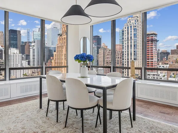 870 United Nations Plz APT 20B, New York, NY 10017