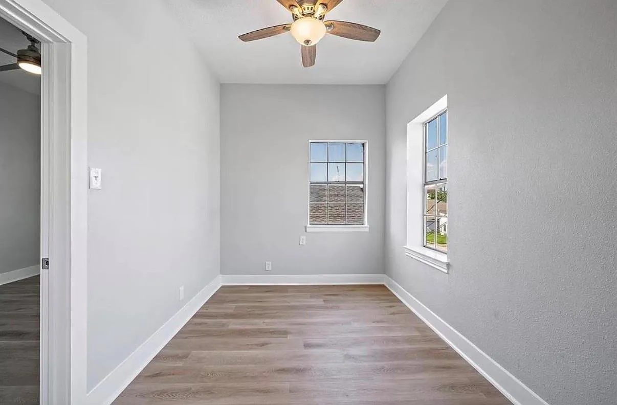 2 bed, 1.0 bath, 700 sqft, $1,300 — Photo 3