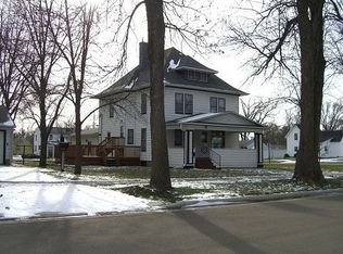 409 W 8th St, Morris, MN 56267