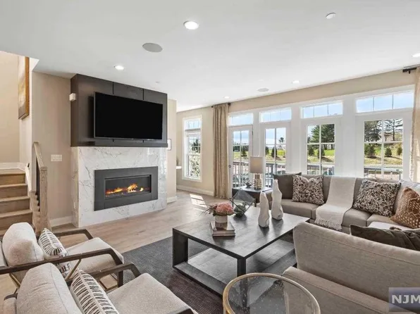 10 Bittersweet Ter, Montvale, NJ 07645