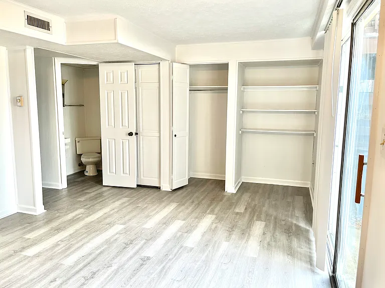 1464 Ashbourne Dr — Photo 18