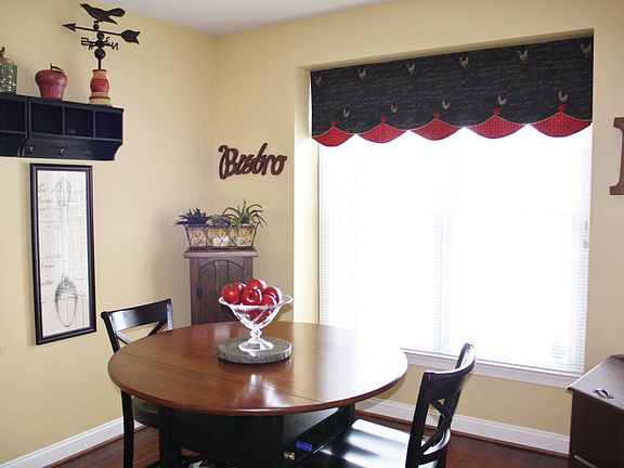3rd image of 44837 Broadmoor Cir S