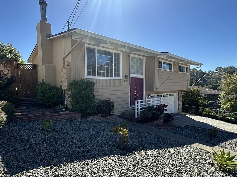 2350 Rosewood Dr — Photo 3