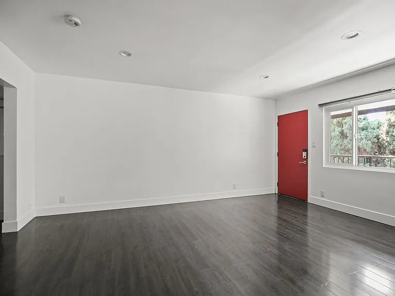 1321 W 36th Pl — Photo 34