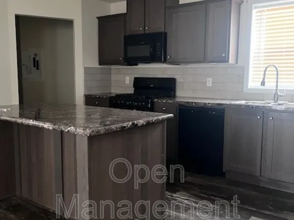 511 E 1st St Unit 104, Huxley, IA 50124