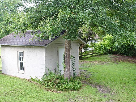 Storage building