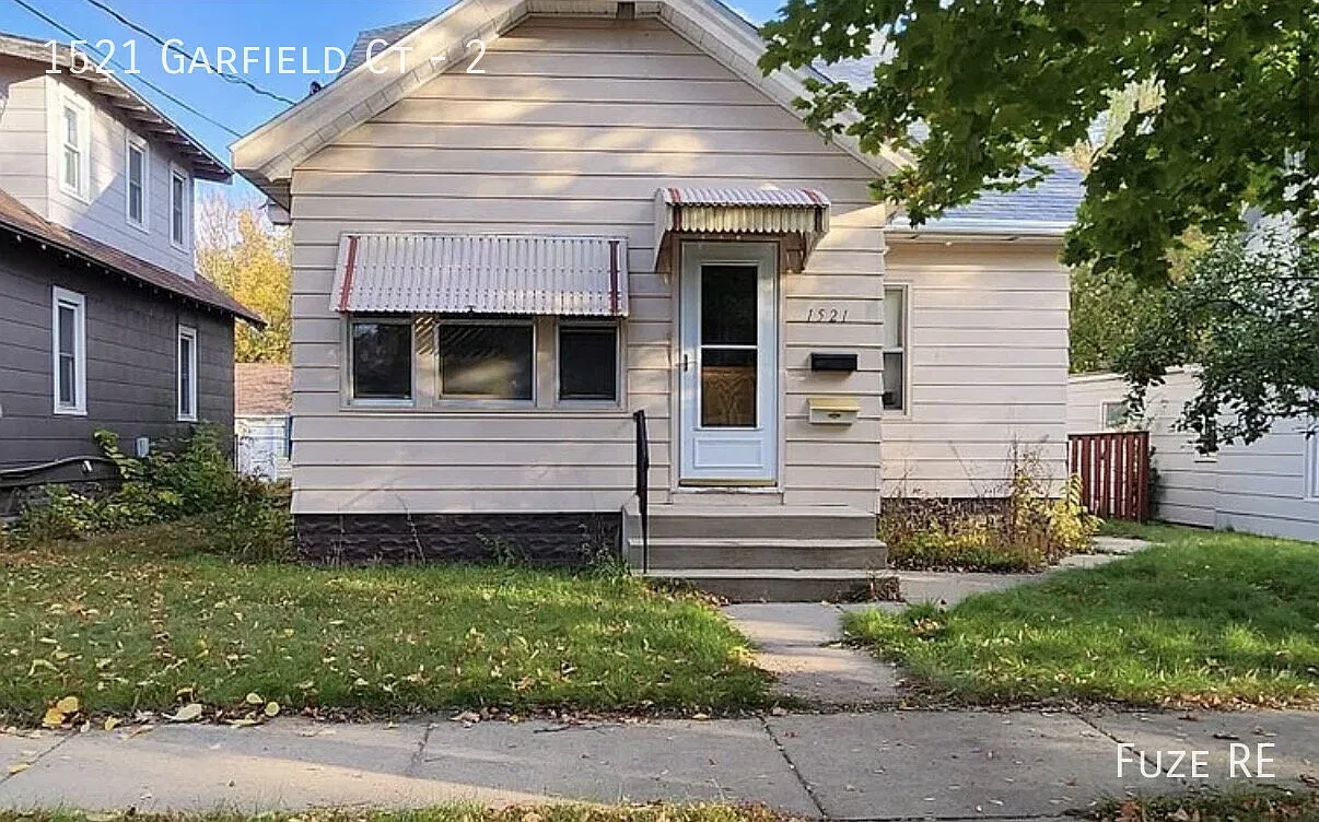 Great 1BR/1BA Duplex With Bonus Room Available Now! — Photo 1
