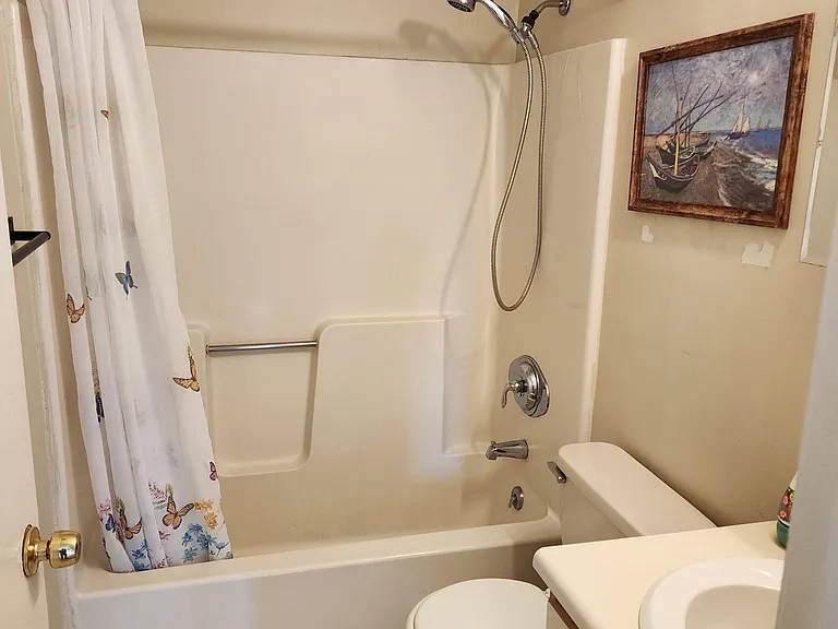 4 New Haven Dr #301 — Photo 22