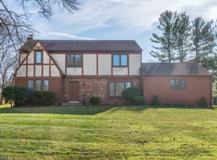 2 Andrews Rd, Randolph, NJ 07869