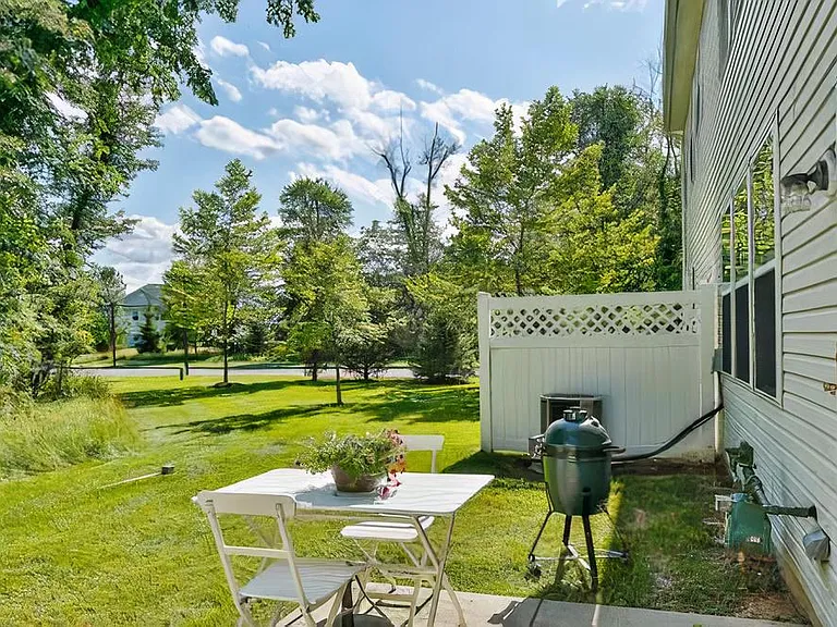 28 Sutton Ct — Photo 35