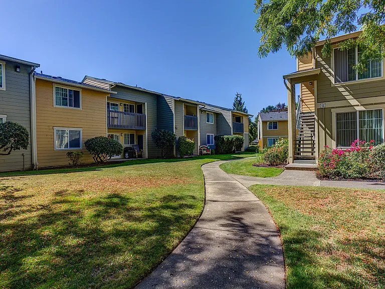 Commons at Hawthorn Village Apartments — Photo 1