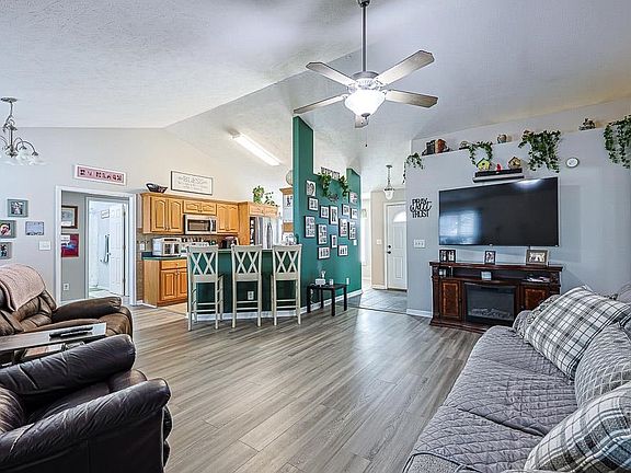 4th image of 1008 Augustus Dr.