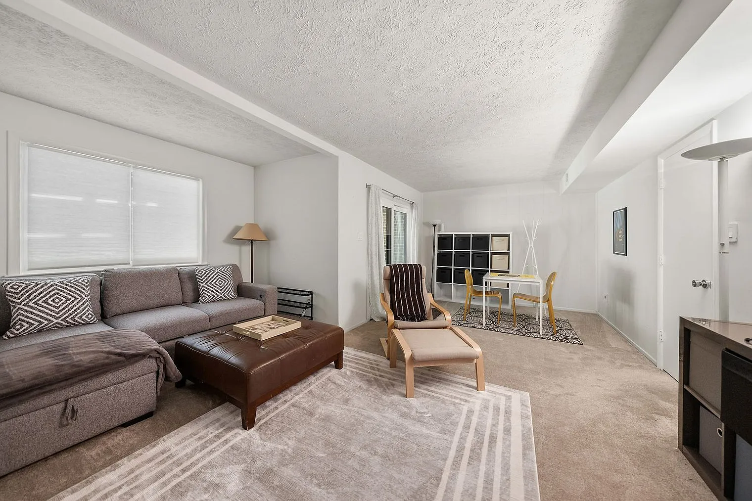 3 bed, 1.0 bath, 19622 sqft, $5,684 — Photo 4