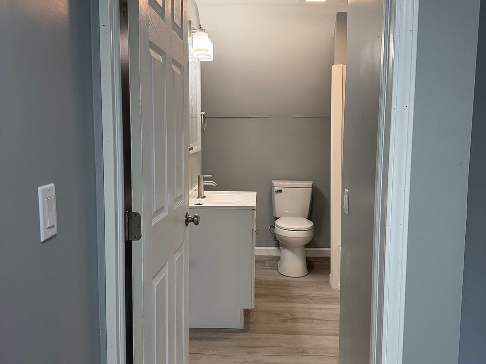 2nd image of 334 Franklin St #3
