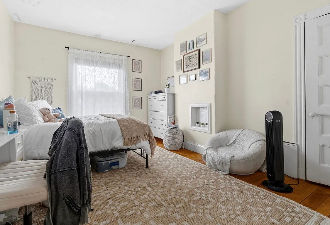 4 bed, 1.5 bath, 1400 sqft, $1,000 — Photo 2