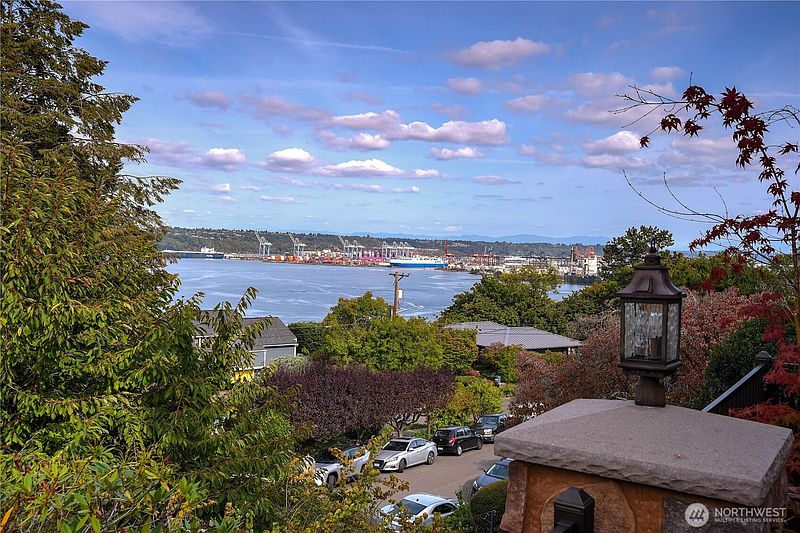 5th image of 424 N C Street
