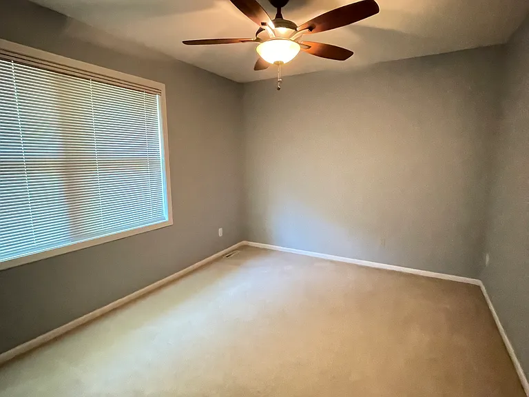 5664 Polworth St — Photo 16