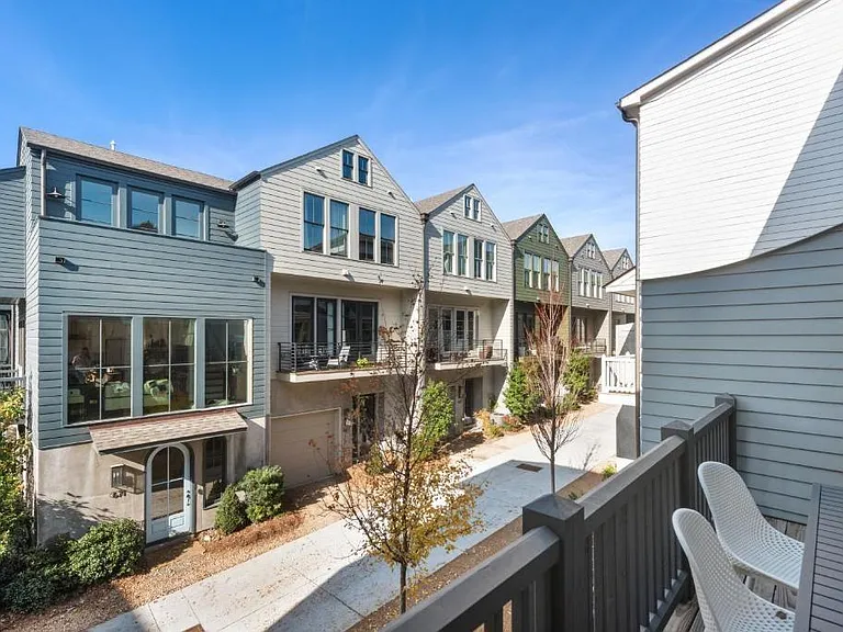 691 Fraser St SE — Photo 40