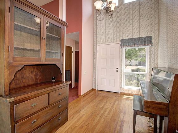 2nd image of 5216 Lincoln Villa Way