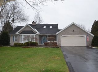 25 Holly Sue Ln, Greece, NY 14626